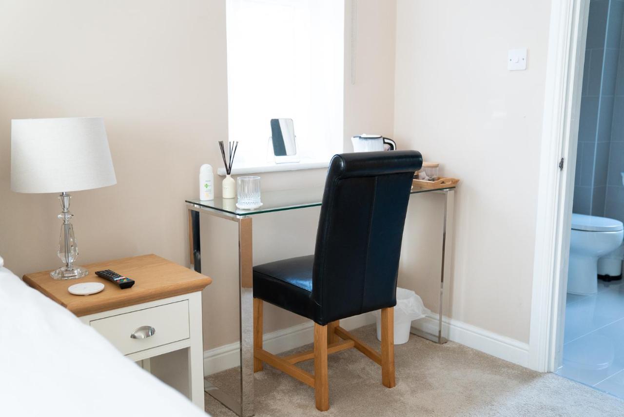 Bed and Breakfast The Cedars West Clandon Экстерьер фото