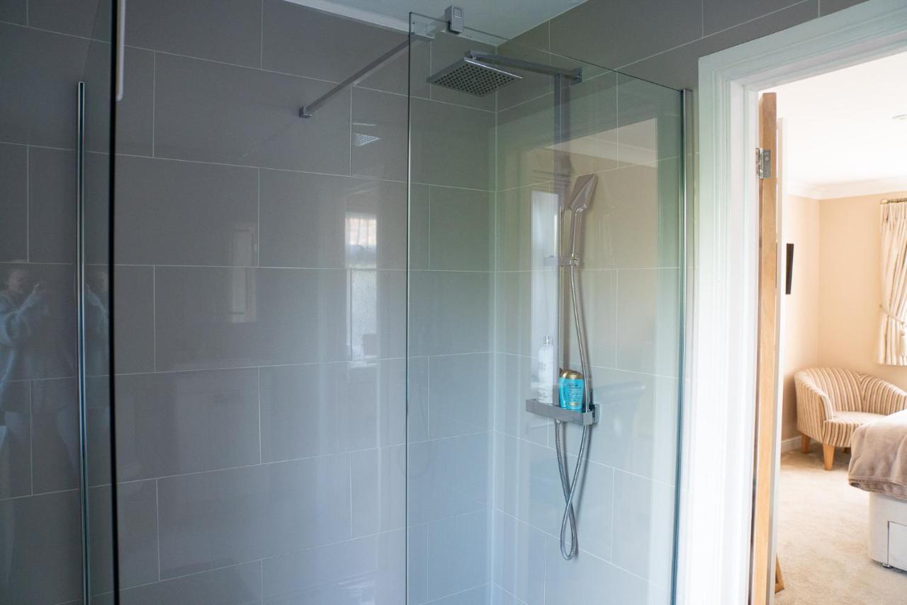 Bed and Breakfast The Cedars West Clandon Экстерьер фото
